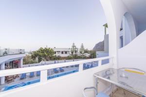 Blue Waves Suites & Apartments