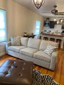 Frank Howard 111 Farmhouse - Pendleton