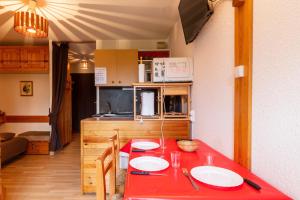 Appartements Equiria - 1 chambre - balcon : photos des chambres