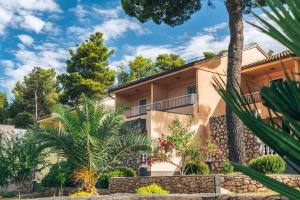 One-Bedroom Apartment with Balcony and Park View room in Matilde Beach Resort