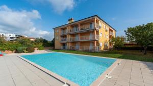 Apartment Giulia with Sea View in Novigrad 