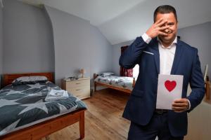 Maintenance, Transport, Medical Teams Bargain, 3 Bed Detached House, Mold, Sleeps 1 to 5