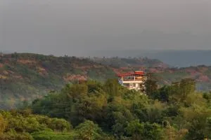 Cosmicstays Ekantam - Serene Solitude With Inspiring Views at Velhe - Karandi Khurd