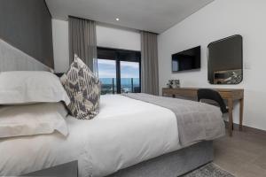 2202 Oceans Apartment - by Stay in Umhlanga