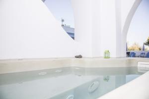 Blue Waves Suites & Apartments Santorini Greece