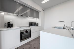 Phaedrus Living City Center Luxury Flat Neos Kosmos