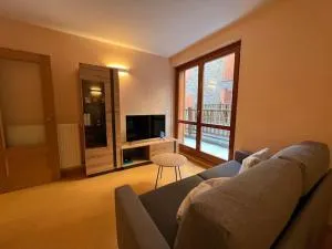 Apartamento Hasta 4 Pax con Terraza- Nº HUT 08258