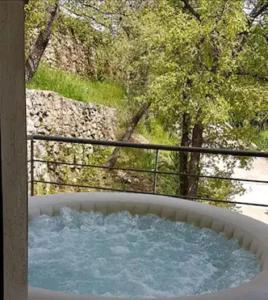 Maisons de vacances Maison avec jacuzzi au coeur des montagnes : photos des chambres