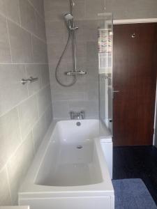 Bayfields house by the Sea, parking, garden, central location