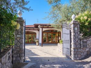 IL TULIPANO - sea view, roof terrace & sunset in villa
