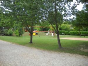 Villages vacances Camping les Fouguieres : photos des chambres