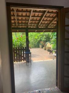 CASA COM CACHOEIRA NO QUINTAL!!!