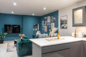 Spring Mount Huge Luxury Full Apartment- Harrogate Centre-Two extremely comfy Kingsize Bedrooms-Fully equipped Modern Kitchen-Cosy living room with Huge TV