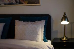 Cozy and Bright 2-Bedroom Apartment Washer and Dryer, King Size Bed