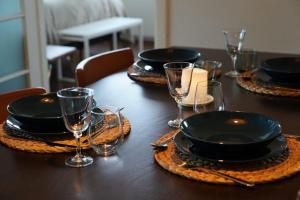 Cozy and Bright 2-Bedroom Apartment Washer and Dryer, King Size Bed