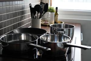 Cozy and Bright 2-Bedroom Apartment Washer and Dryer, King Size Bed