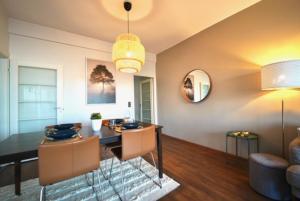 Cozy and Bright 2-Bedroom Apartment Washer and Dryer, King Size Bed