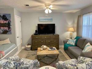 Happy Heron, Steps to Beach