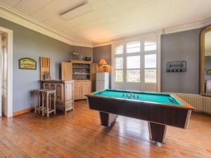 Holiday home adjoining a château