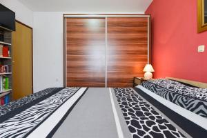 Apartments with a parking space Vrsi - Mulo, Zadar - 13067