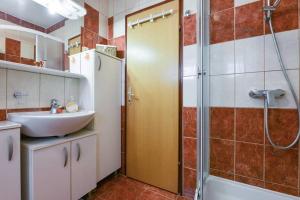 Apartments with a parking space Vrsi - Mulo, Zadar - 13067