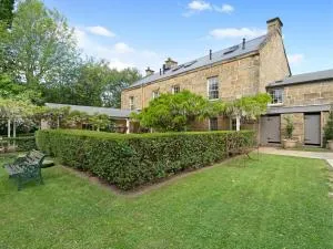 The Red Feather Inn - Carrick