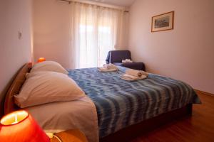 Apartments by the sea Pasman - 8274