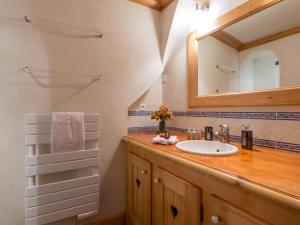 Appartement de standing avec cheminée, 4 chambres, garage et WIFI, Val-dIsère - FR-1-694-25