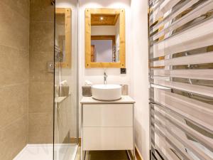 Luxueux 4 pièces avec balcon, cheminée et services conciergerie à Val-dIsère - FR-1-694-65