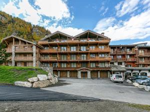 Luxueux 4 pièces avec balcon, cheminée et services conciergerie à Val-dIsère - FR-1-694-65