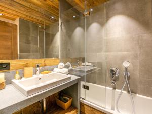 Appartement chalet de luxe à Val-dIsère avec garage, balcon et wifi, à proximité des pistes - FR-1-694-88