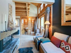 Appartement élégant avec cheminée et balcon, aux pieds des pistes et au cœur de Val-dIsère - FR-1-694-138