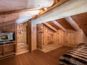 Appartement de Charme avec Cheminée et Grande Mezzanine à Val-dIsère - FR-1-694-189