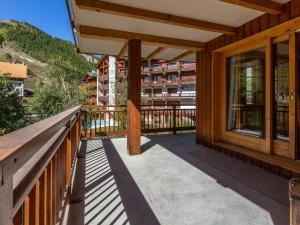 Appartement standing 3 pièces avec terrasse, cheminée, parking et WiFi à Val-dIsère - FR-1-694-199