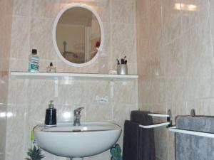 Appartement climatisé avec piscine, 5 couchages, proche commodités, Marseillan - FR-1-387-44