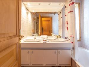 Chalet rustique chaleureux avec cheminée à Val-dIsère - FR-1-694-219