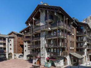 Appartement skis aux pieds avec parking et wifi à Val-dIsère - FR-1-694-229