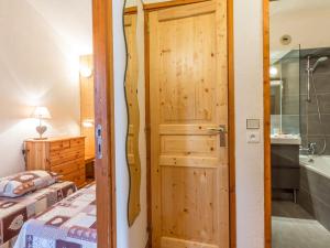 Appartements Appartement Val-d'Isere, 2 pieces, 4 personnes - FR-1-694-274 : photos des chambres