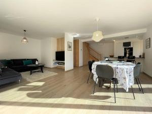 Chalets Chalet Puy-Saint-Pierre, 4 pieces, 8 personnes - FR-1-330C-136 : photos des chambres