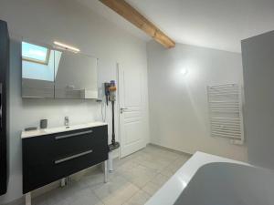 Chalets Chalet Puy-Saint-Pierre, 4 pieces, 8 personnes - FR-1-330C-136 : photos des chambres