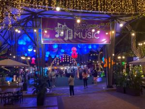 Stunning 1 BR Eastwood Condo Suite!