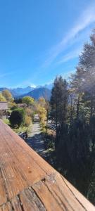 Maisons d'hotes Mont Bivouac, chambre,entree et Sdb privee,balcon vue MtBlanc : photos des chambres