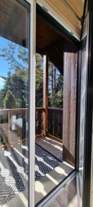 Maisons d'hotes Mont Bivouac, chambre,entree et Sdb privee,balcon vue MtBlanc : photos des chambres
