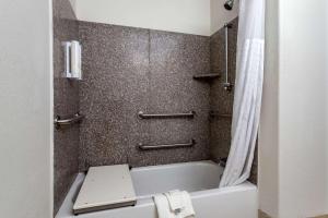 Standard Queen Room with Two Queen Beds - Non-Smoking room in Clarion Pointe Sulphur - Lake Charles
