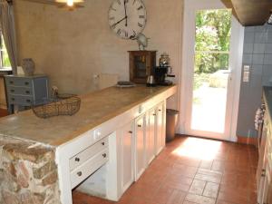 Maisons de vacances Charming holiday home in Lorgues with private pool : photos des chambres