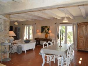 Maisons de vacances Charming holiday home in Lorgues with private pool : photos des chambres