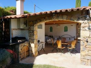 Maisons de vacances Stylish holiday home in Lorgues with private heated pool : photos des chambres