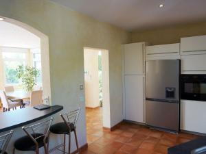 Maisons de vacances Stylish holiday home in Lorgues with private heated pool : photos des chambres