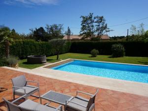 Maisons de vacances Stylish holiday home in Lorgues with private heated pool : photos des chambres