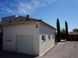 Maisons de vacances Stylish holiday home in Lorgues with private heated pool : photos des chambres